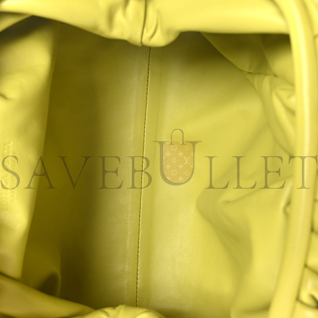 bo*te*ga Ve*ne*ta smooth butter calf the pouch oversized clutch sherbert (38*24*8cm)